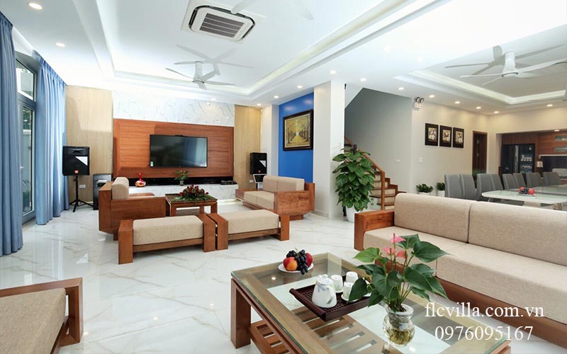 Phòng khách Akoya Villa rộng rãi vui chơi hát hò